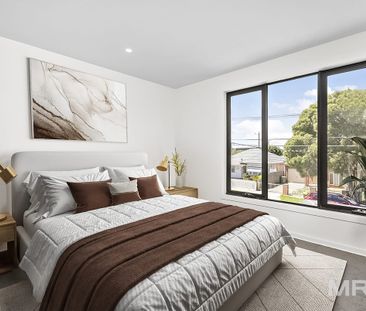 Contemporary townhouse living with space, style & convenience - Photo 6
