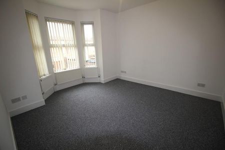 5 bedroom semi-detached house to rent - Photo 4