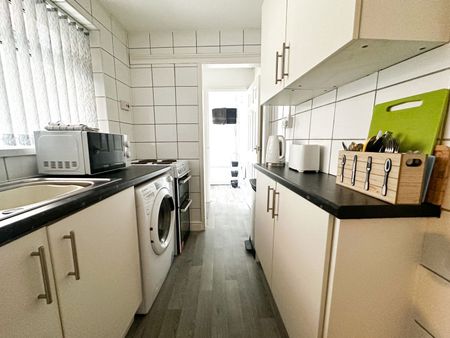 2 Bedroom - Photo 5
