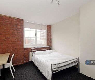 1 bedroom in a flat share to rent - Photo 5