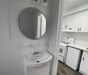 LEASE TRANSFER - STUDIO - 5 MINS FROM JEAN TALON METRO - ALL UTILIT... - Photo 3