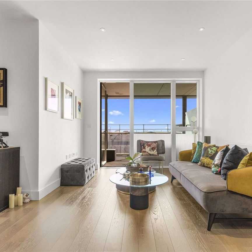 A contemporary two bedroom apartment to rent in a modern development in Kensal Rise boasting City skyline views. - Photo 1