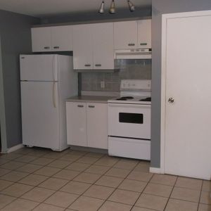 St-Hubert. Sous-sol De Bungalow. (3 1/2 - Photo 2