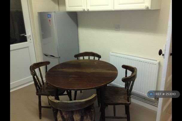 2 bedroom maisonette to rent - Photo 1