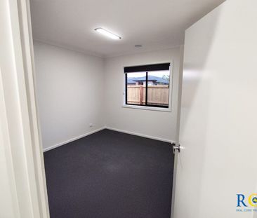 Property on lease in Officer - Photo 3