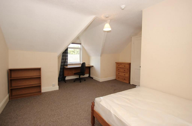4 bedroom flat to rent - Photo 1