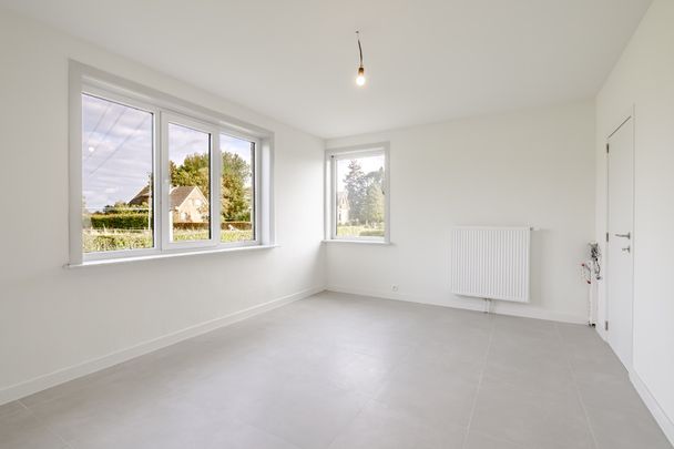 Charmante gezinswoning met groot perceel - Photo 1