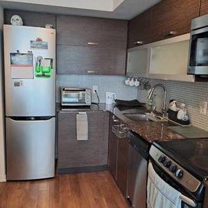 2 bed/2 bath condo - Queen West - Photo 2