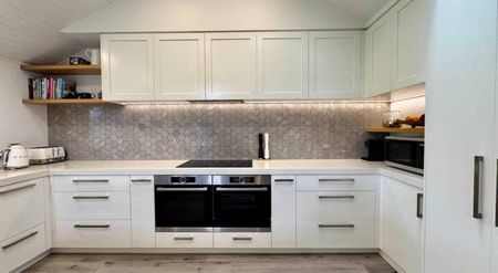 Twyford - Spacious family living in a stunning setting - Photo 2