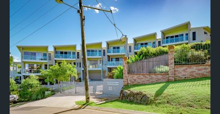 Stunning Townhouse on Buderim - Photo 2