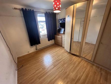 3 bedroom end of terrace house to rent - Photo 4