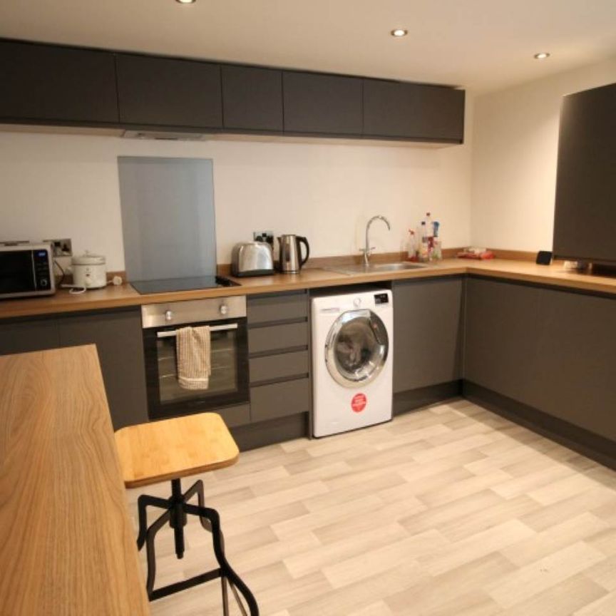 Silver Royd Hill (Room 1), Armley, Leeds - Photo 1