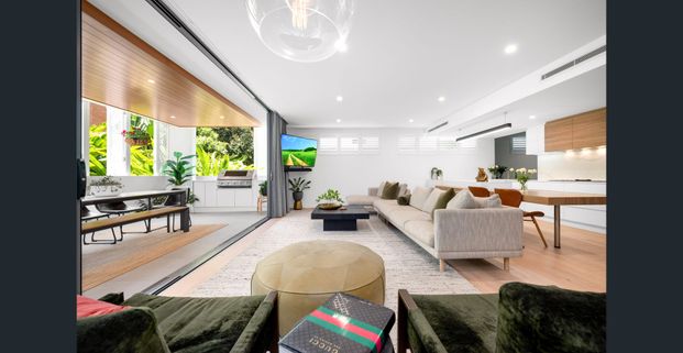 Stunning apartment in the heart of New Farm with 2 cars and storage! - Photo 1