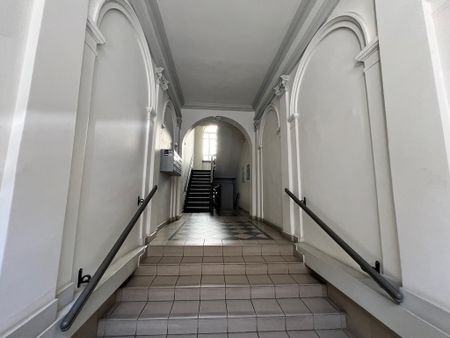 Centrum, 4 pok. po remoncie, ładna kamienica - Photo 2