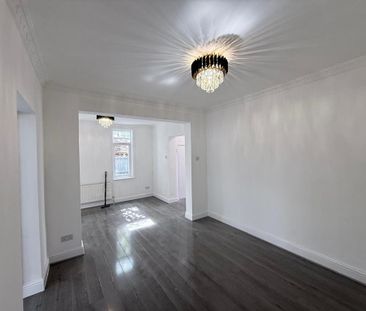 5 bedroom semi-detached house to rent - Photo 4