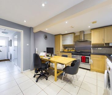 1 bedroom Flat To Let - Photo 3