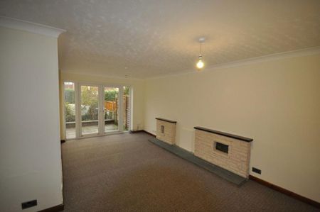 3 bedroom semi-detached house to rent - Photo 2