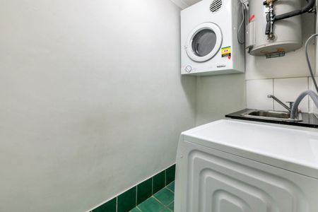 INNER CITY FURNISHED APARTMENT - Photo 3