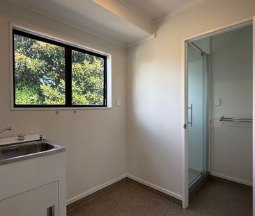 Versatile Dual-Living Home - Ideal for Large Families or Shared Living - Photo 5