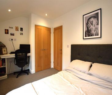 2 Bedroom End Terrace To Let - Photo 4