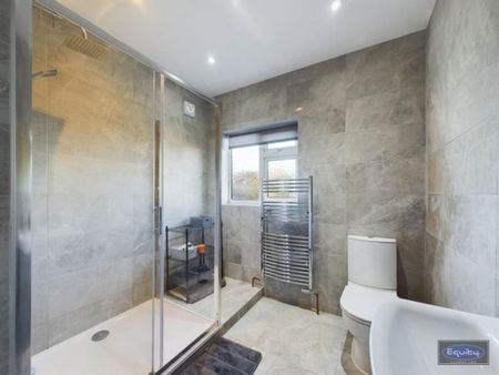 5 bedroom house of multiple occupation to rent - Photo 3