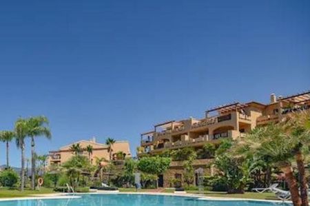 2 bedroom luxury Flat for rent in Benahavís, Andalusia - Photo 2