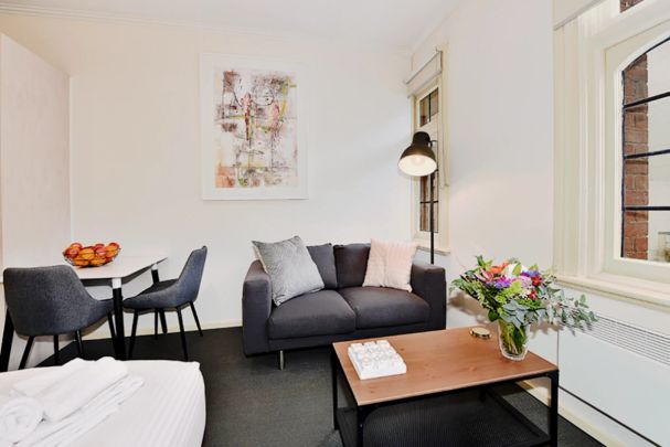 Lovely 1-bedroom apartment near Flinders Street Railway Station - Photo 1
