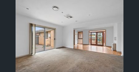 CHARMING CREAM BRICK – CLOSE AND CONVENIENT - Photo 4