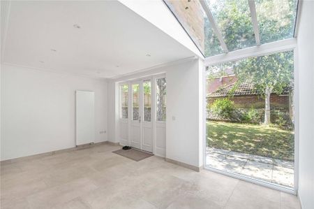 4 bedroom end of terrace house to rent - Photo 3