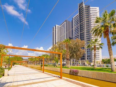 Paseo Martiricos, Málaga, Andalusia 29009 - Photo 3