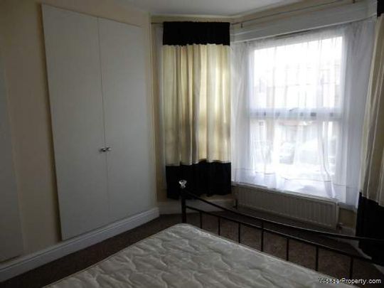 2 bedroom property to rent in Ilford - Photo 1