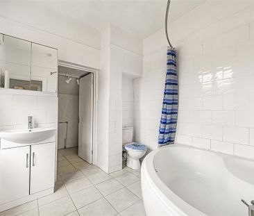 3 bedroom semi-detached house to rent - Photo 6