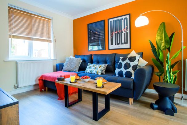 3 Bed Detached House, Rolls Crescent, M15 - Photo 1