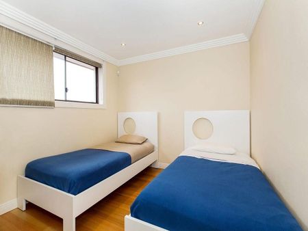 Three-Bedroom Duplex - 6 Month Lease - Photo 2