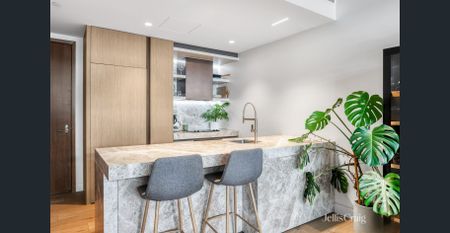 Stunning Apartment on the Banks of the Yarra - Photo 2