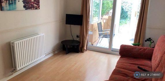 1 bedroom in a house share to rent - Photo 2