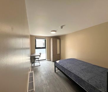 5 Bed Flat, Stokes Croft, BS2 - Photo 4