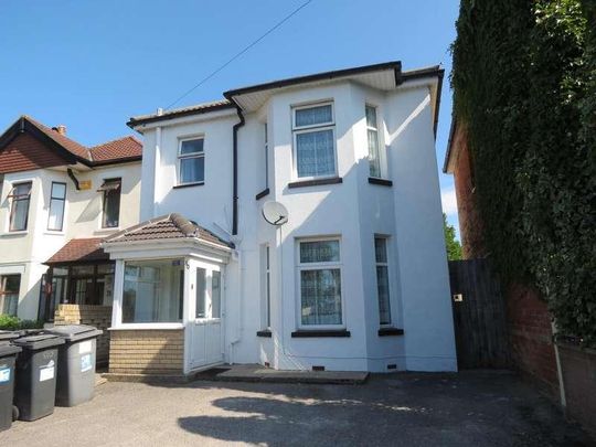Bedroom Detached House In Winton, BH9 - Photo 1