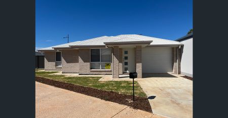 Brand New Family Home - Photo 4