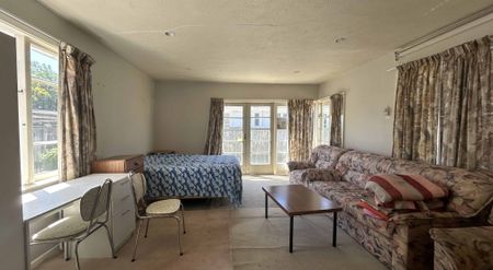 Upper Riccarton, 6+ bedrooms - Photo 4