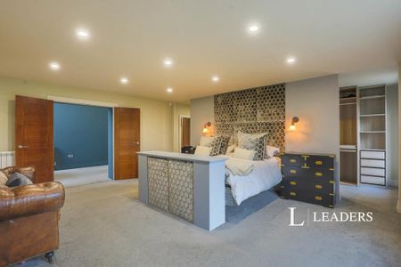 5 bedroom detached house to rent - Photo 2