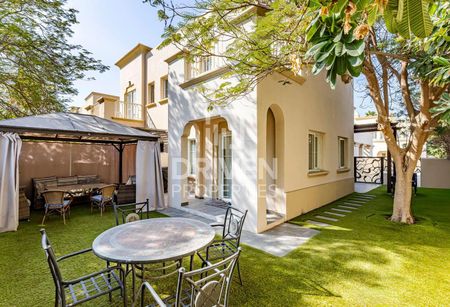 Fully Furnished | Spacious Villa | Vacant - Photo 2