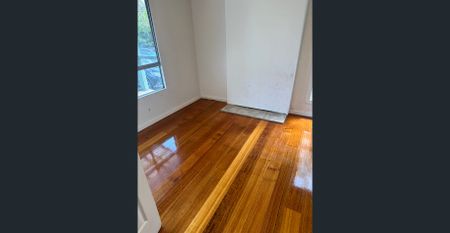 3 Bedroom house in quiet area, next to Thornbury high school, big backyard. - Photo 3