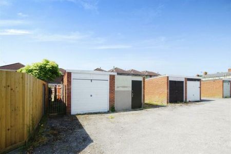 Tulip Tree Close - Photo 3