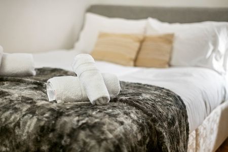 2 Bed Flat, Pembridge Gardens, W2 - Photo 4