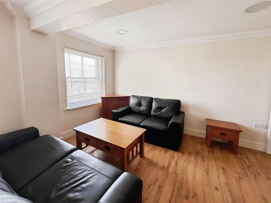 2 bedroom flat to rent - Photo 1