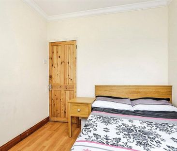 4 bedroom terraced house to rent - Photo 5