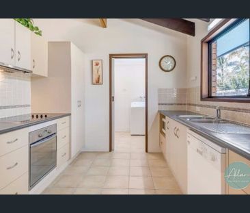 Perfect setting for outside entertaining ... - Photo 6