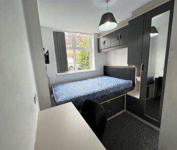 5 bedroom end of terrace house to rent - Photo 3