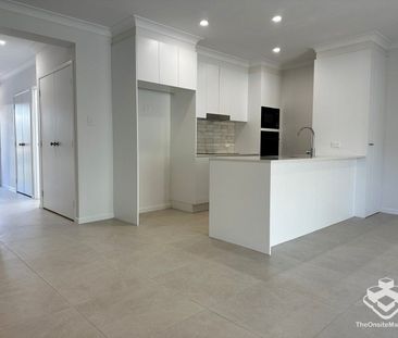 BRAND NEW ULTA MODERN LUXURY 3 BEDROOM TOWNHOUSE WITH DUCTED AIR-CO... - Photo 4